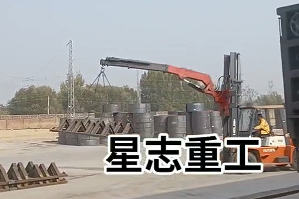 叉車(chē)吊工作運行現場(chǎng)